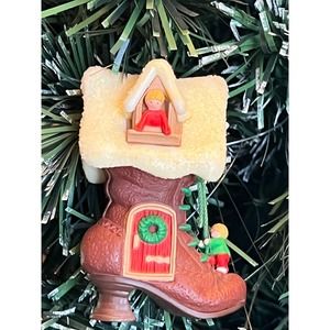 Vintage 1985 Hallmark The Old Woman Who Lived in a Show Christmas Tree Ornament